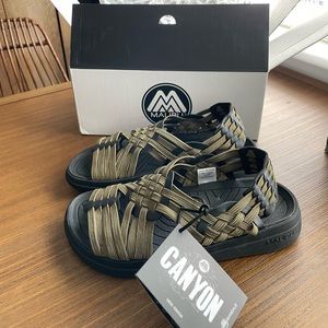 Malibu Canyon Sandal NWT, size 9